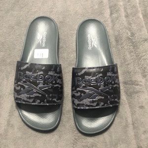 Mens Reebok grey/black camo slide sandals size 10